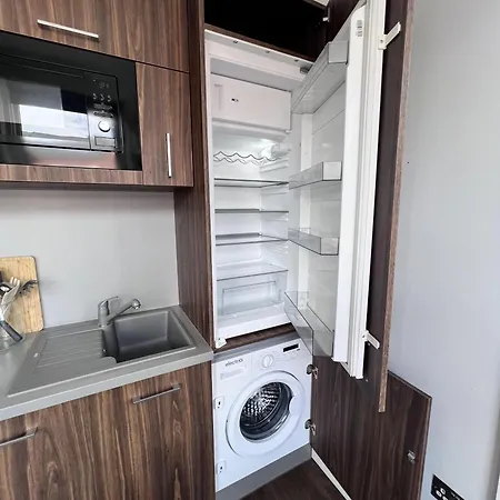 Cozy With Great Location * London