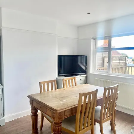 Spacious In London Norwood