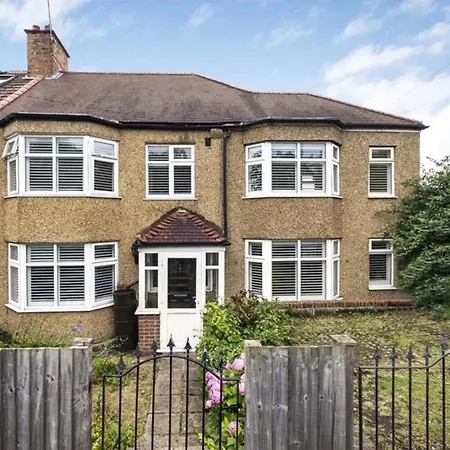 Spacious In London * Norwood