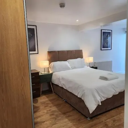 Apartmán Lovely En-suite With Private Entry, Close To Station *