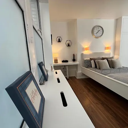 Apartment White Glasshouse Yard 1fl London