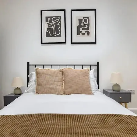 Luxury 2 Bed In Knightsbridge Apartment London