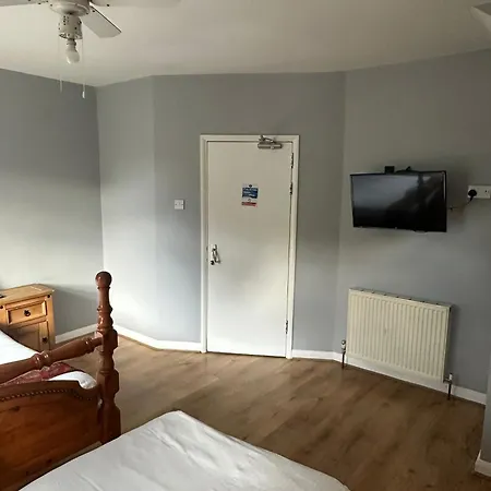 Ruxley Guest house 3*