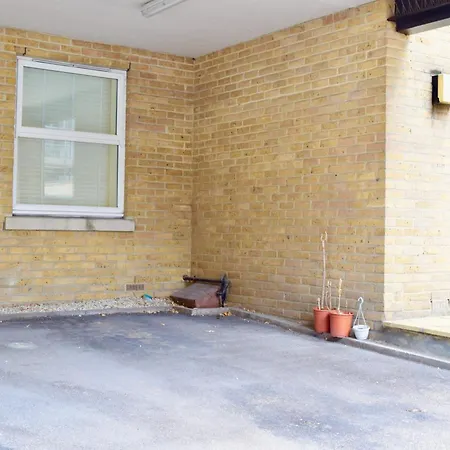Stylish And Homely 4 Bedroom In East London