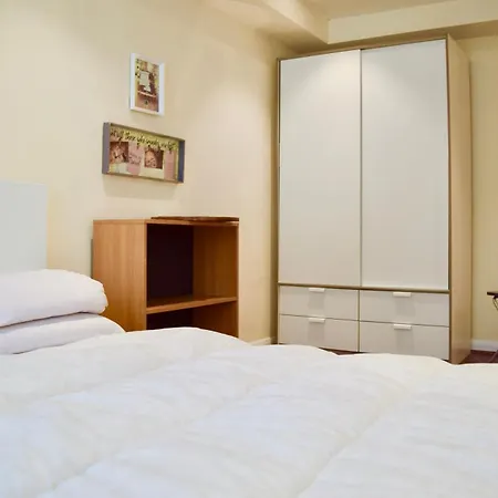 Apartment Stylish And Homely 4 Bedroom In East