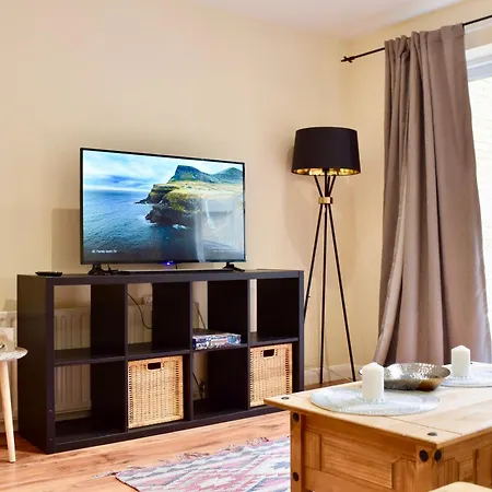Apartment Stylish And Homely 4 Bedroom In East London