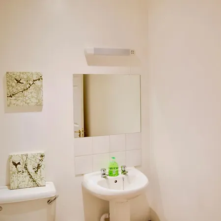 Stylish And Homely 4 Bedroom In East *