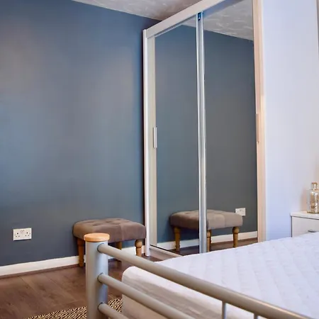Stylish And Homely 4 Bedroom In East Londra