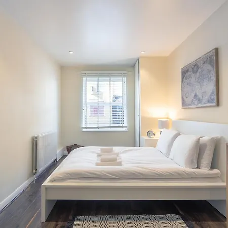 Apartment Stylish And Homely 4 Bedroom In East