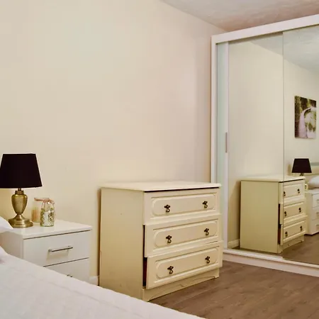 Apartment Stylish And Homely 4 Bedroom In East *