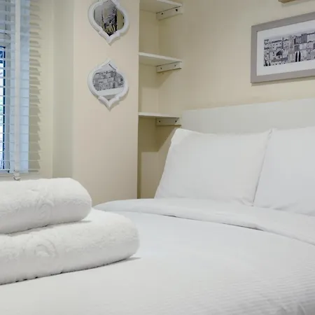Stylish And Homely 4 Bedroom In East *