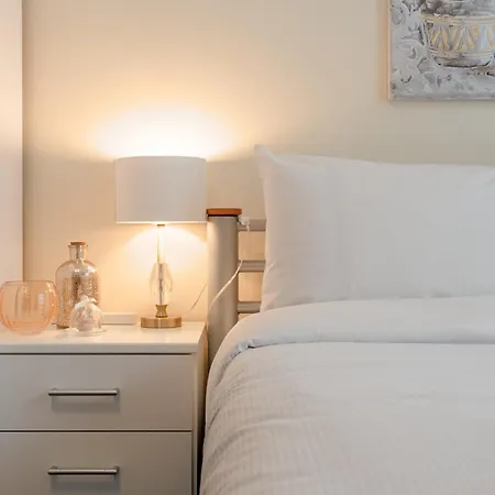 Stylish And Homely 4 Bedroom In East Apartment