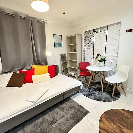 Bell Street Apartment London