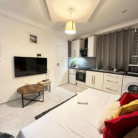 Bell Street Apartment London