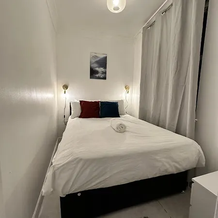 Apartment Bell Street London