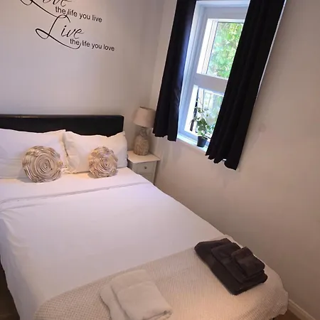 Super Beautiful Three Bedroom Apartment *
