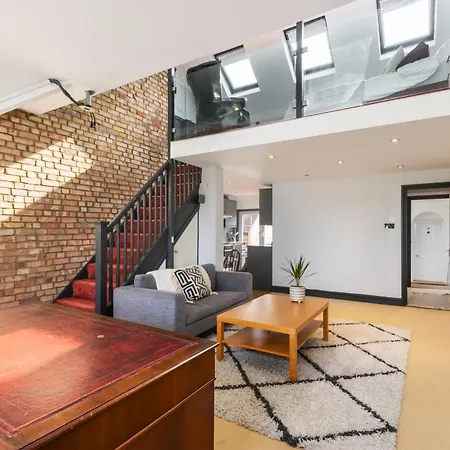 Designer 1 Bed Loft Apartment, Sw16 *