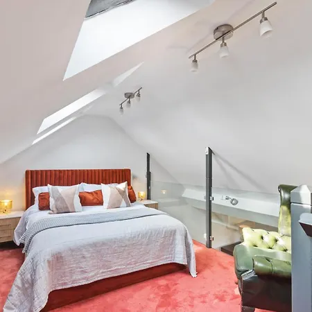 Designer 1 Bed Loft Apartment, Sw16 Apartment *