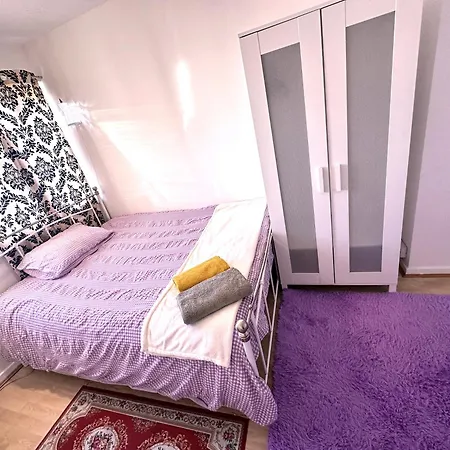 Excellent Double In Cheap Rate Around London