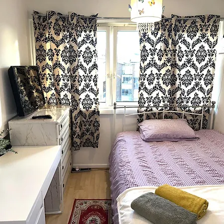 Homestay Excellent Double In Cheap Rate Around London