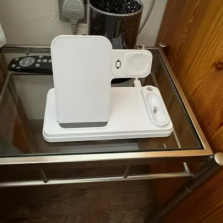 2 Bedrooms 2 Stations