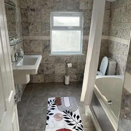 Reach Retreat Spacious 4bed House Startford Maryland Great Transport Links * London