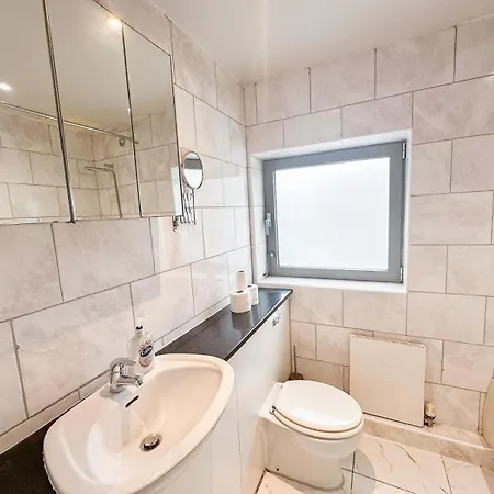 1 Bedroom Flat With Free Parking In Canary Wharf Near Musuem Appartamento Londra