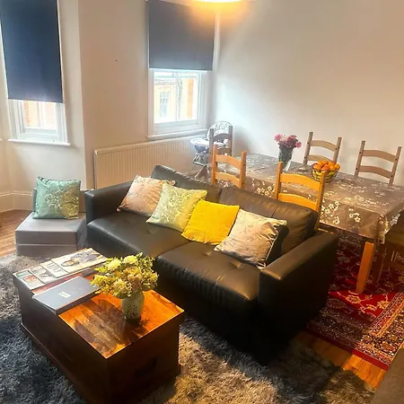 Delightful By Kensington & Chelsea Desirable Locations W8 Sw *