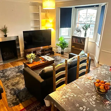 Delightful By Kensington & Chelsea Desirable Locations W8 Sw Apartment