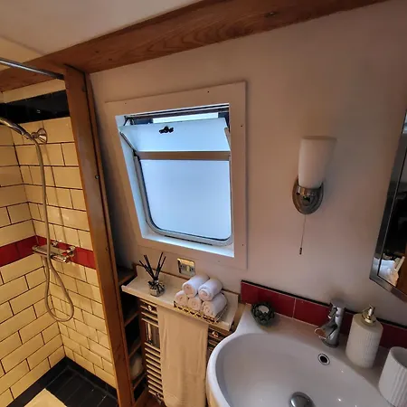 Botel Cosy Canal Boat In Little Venice By Paddington For Family & Friends