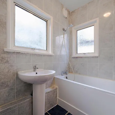 2br South London - Free Street Parking, Wifi, Garden, Perfect For Long Stays!
