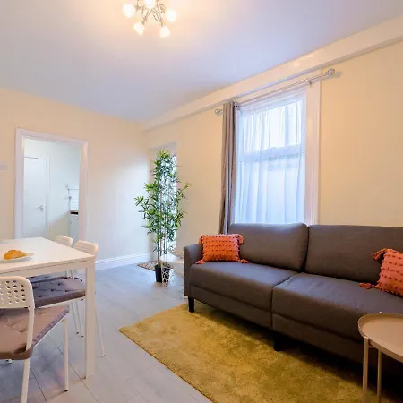 2br South London - Free Street Parking, Wifi, Garden, Perfect For Long Stays! *