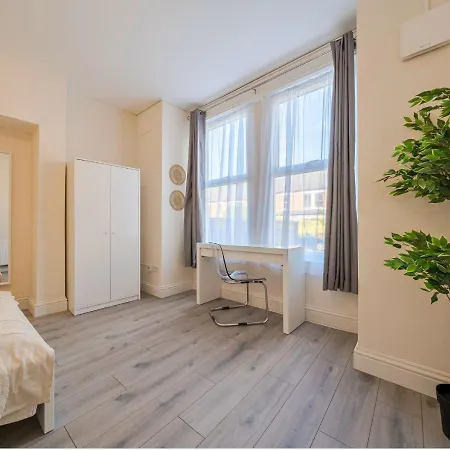 2br South London - Free Street Parking, Wifi, Garden, Perfect For Long Stays! Apartment West Dulwich