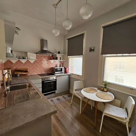 Beautiful And Spacious Flat Apartment *