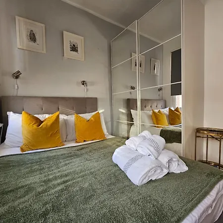 Beautiful And Spacious Flat *