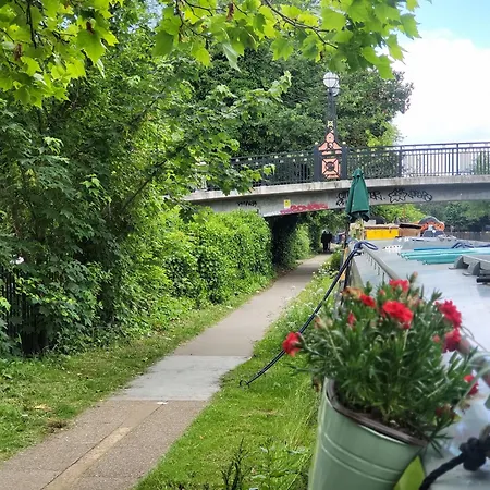 Lovely Canal Boat In Little Venice By Paddington For Family & Friends Botel