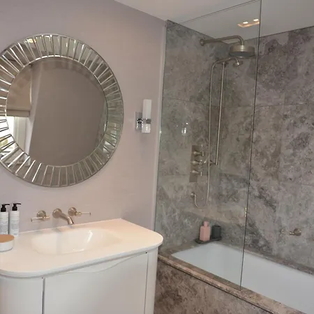 Luxury 4 Bedrooms 5 Baths 2 Receptions Family House With Garden Chelsea *