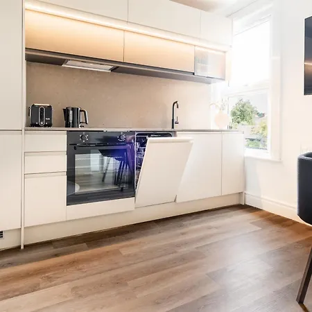 Apartment Newly Designed, 2br Apt, 5min From Northwood London Tube Station, Nato Hq, Ideal For Wembley, Warner Studio, Contractors Northwood (Greater London)