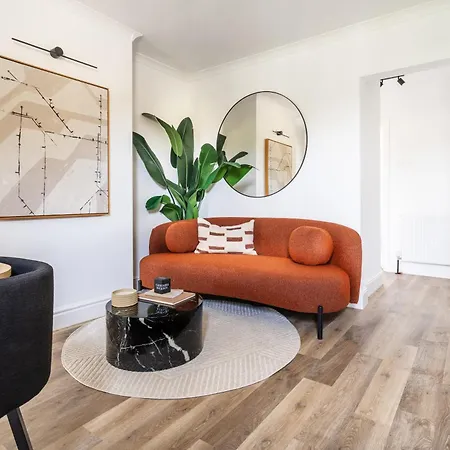 Newly Designed, 2br Apt, 5min From Northwood London Tube Station, Nato Hq, Ideal For Wembley, Warner Studio, Contractors Northwood (Greater London)