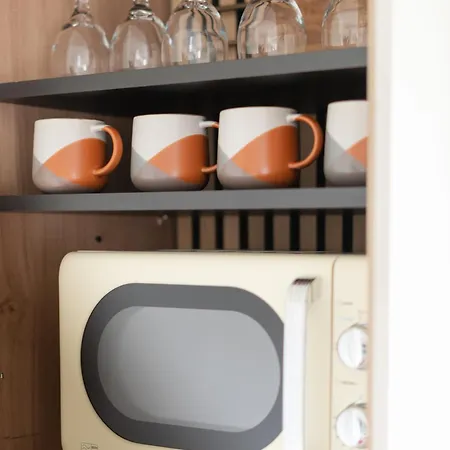 Newly Designed, 2br Apt, 5min From Northwood London Tube Station, Nato Hq, Ideal For Wembley, Warner Studio, Contractors Apartment Northwood (Greater London)