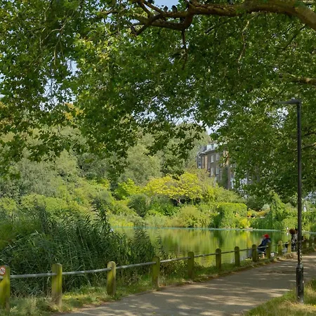3 Bedroom Magical Hampstead Heath *