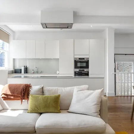 3 Bedroom Magical Hampstead Heath Apartment London