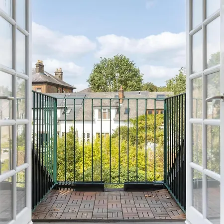 3 Bedroom Magical Hampstead Heath Apartment