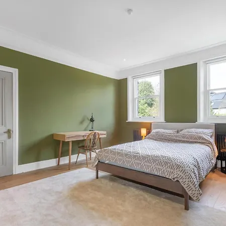 Apartment 3 Bedroom Magical Hampstead Heath *