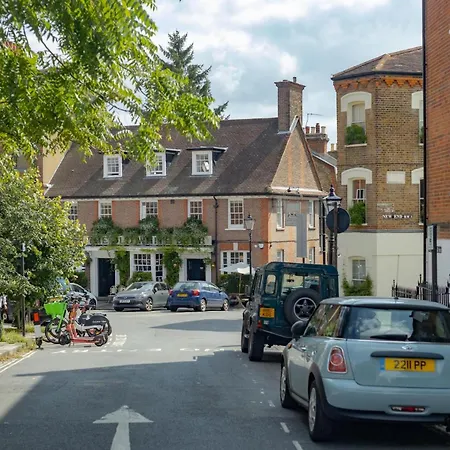 3 Bedroom Magical Hampstead Heath Apartment London