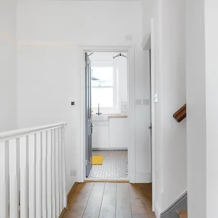 3 Bedroom Magical Hampstead Heath *