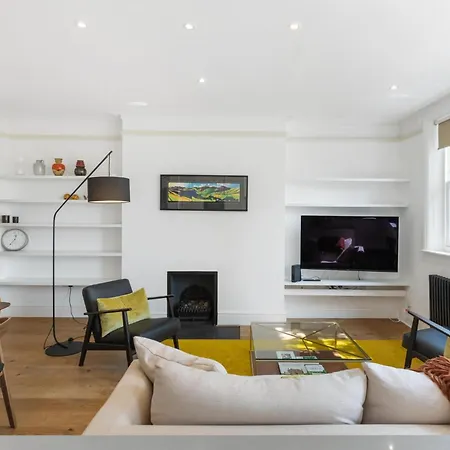 3 Bedroom Magical Hampstead Heath Apartment *