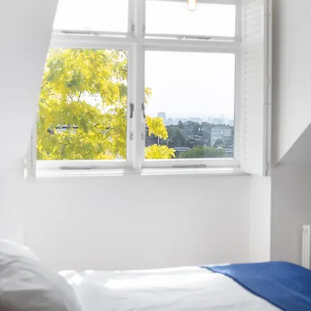 3 Bedroom Magical Hampstead Heath Apartment *