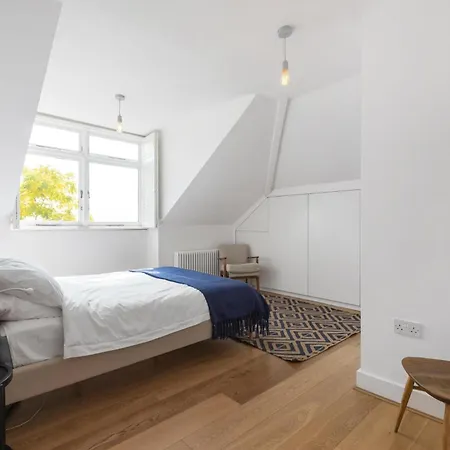 3 Bedroom Magical Hampstead Heath Apartment London