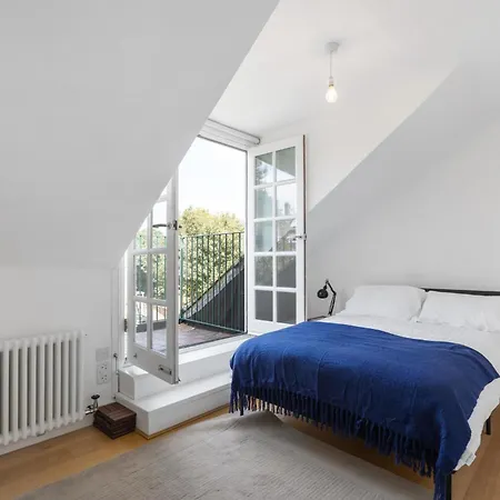 3 Bedroom Magical Hampstead Heath Apartment *